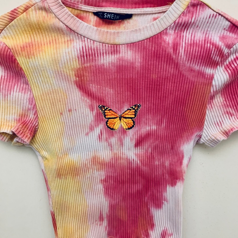 Tie dye butterfly top 🦋